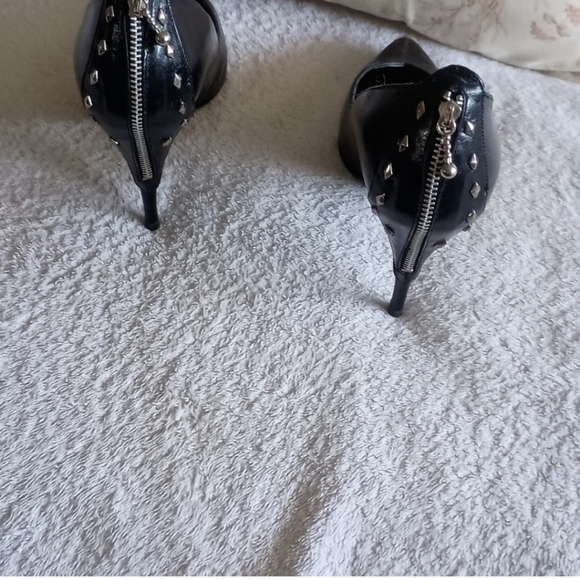 Elegant Black Heels with Studded Detail - Picture 4 of 6